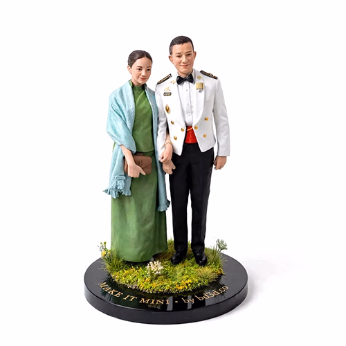 couple figurine from photo by BD3D custom miniature sculpture on black base